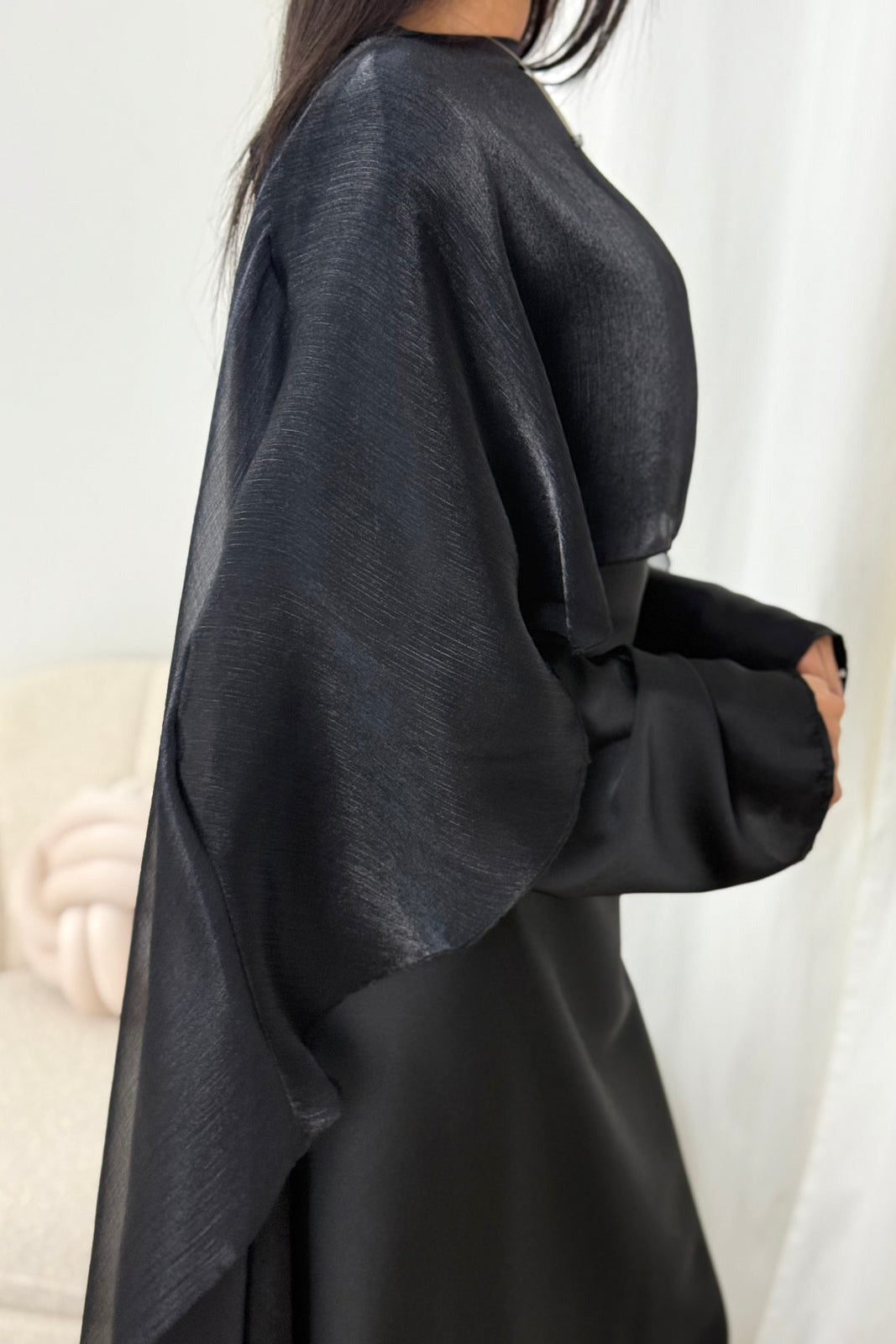 Cape-Kleid Manama